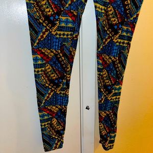Good condition soft patterned bold colors leggings